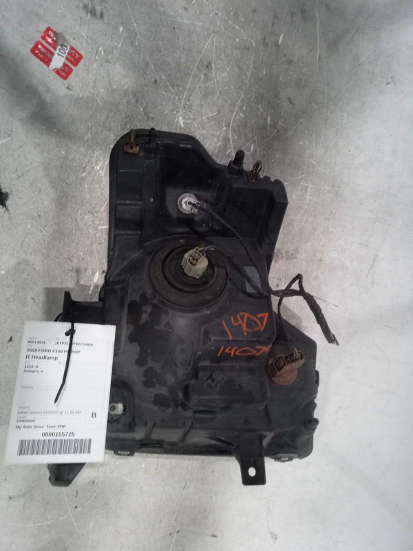 2009 Ford F150 Right Headlight Assembly Grey - Used, Fatigue Cracks, 133K Miles