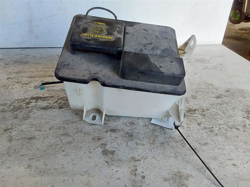 Wash Reservoir Includes Pump Fits 98-06 FORD F150 PICKUP 3261287