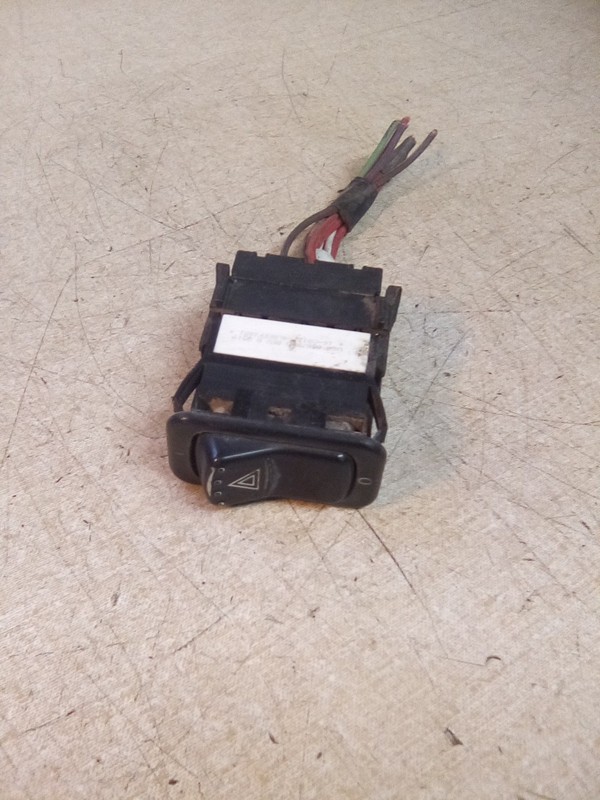 Peterbilt 16-09121-4L8EEF1A91 Hazard Switch W/P40 Connector