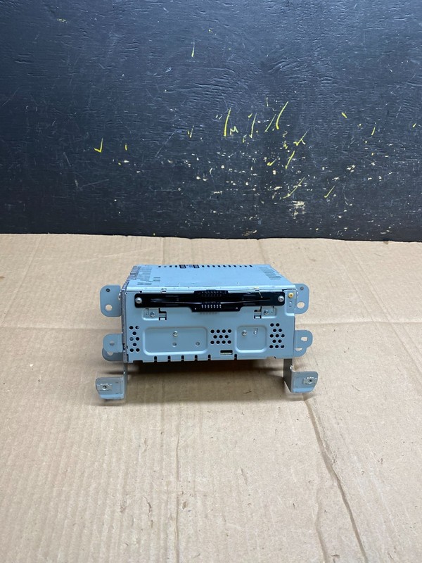 2013 to2015 Lincoln Mkt Am Fm Cd Player Radio Receiver AA4622 DG