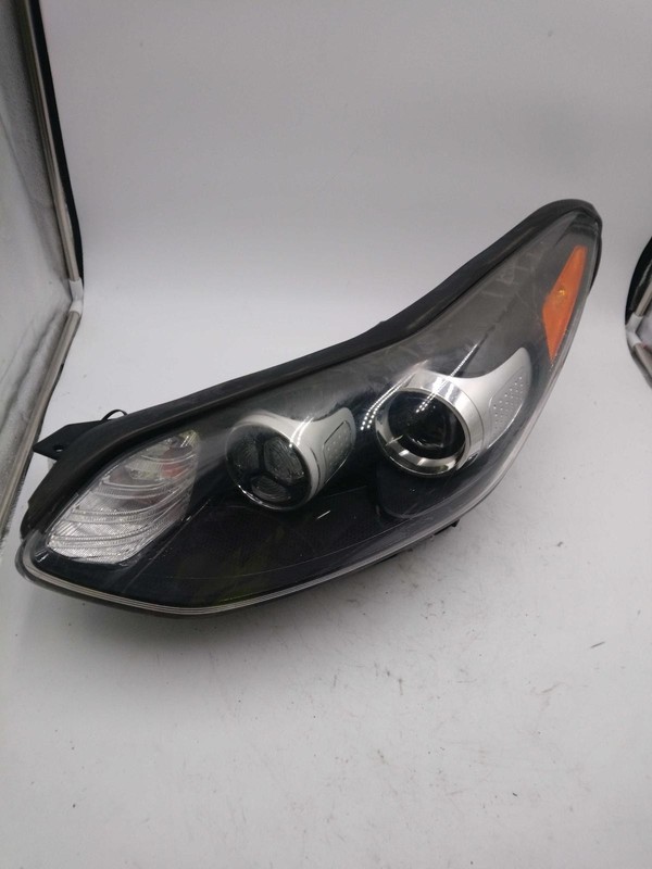2020 KIA Sportage Left Headlight Assembly White OEM 639170 52K Miles