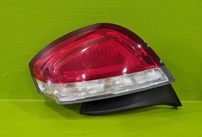 09 10 11 12 MKS PASSENGER RIGHT TAILLIGHT LAMP OEM 3774-63