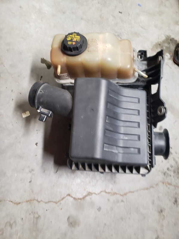 2011-2014 FORD F150 5.0L AIR INTAKE HOUSING BOX W/ COOLANT RESERVOIR TANK USED