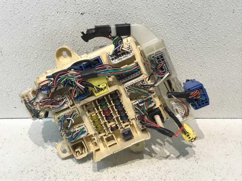 02-05 LEXUS JCE10 IS300 RIGHT JUNCTION FUSE RELAY BOX MODULE OEM