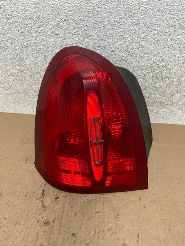 1998 to 2002 Lincoln Town Car Left Driver Lh Tail Light Oem AE6148 LK