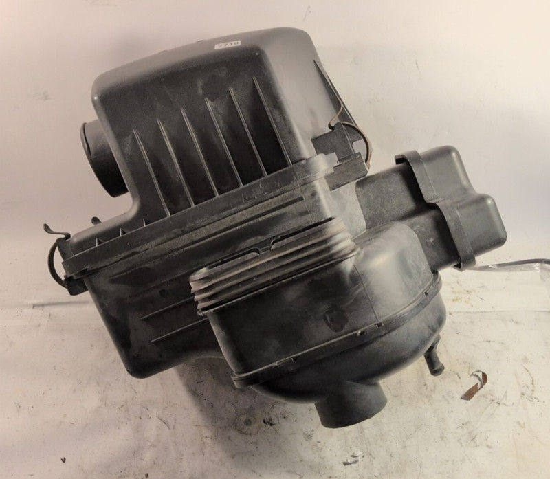 20010-2015 Tucson 2.4L Engine Air Cleaner Filter Box OEM 28110-2S200
