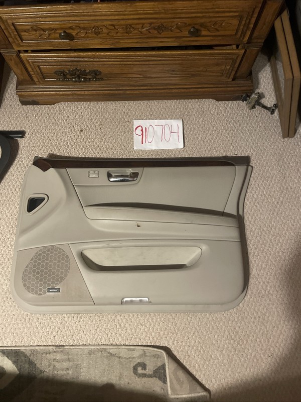 2006- 2011 Cadillac DTS Door Panel Pass. Right Front OEM 15849897
