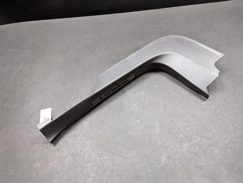 Front Right Door Sill Scuff Plate 2022 Chevrolet Equinox 84445013 2018 - 2021