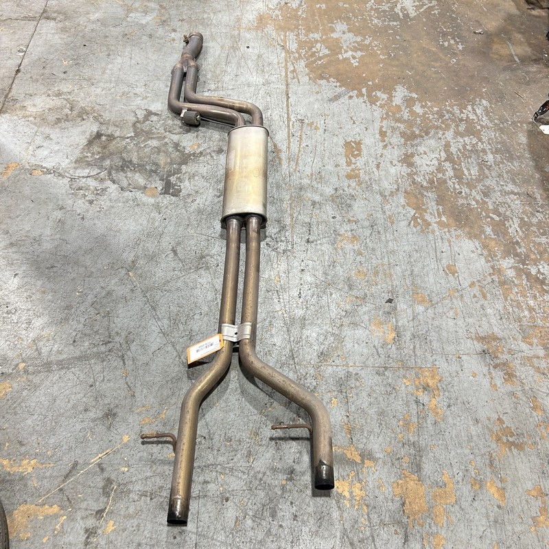 2017 - 2020 JAGUAR XE 2.0L EXHAUST CENTER MUFFLER RESONATOR PIPE OEM