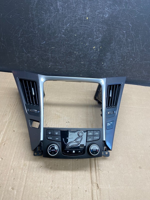 2011 - 2014 Hyundai Sonata Center Radio Climate Control Air Vent Bezel AD7114 DG