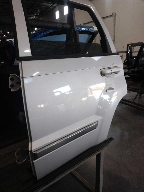 2010 Jeep Grand Cherokee Left Door Silver Small Dent 143K Miles 323888