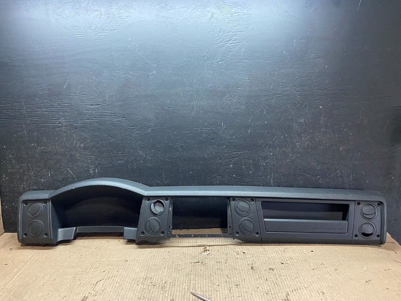 2006 to 2010 Jeep Commander Dashboard Speedometer Air Vent Bezel Panel OEM i7850