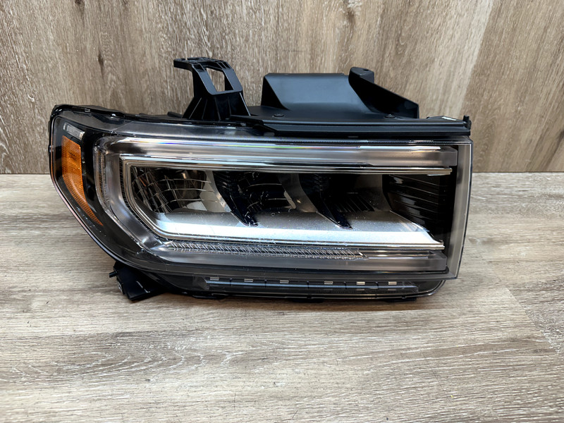 2020-23 GMC ACADIA RH HEADLAMP ASSY OEM PART# 84902386