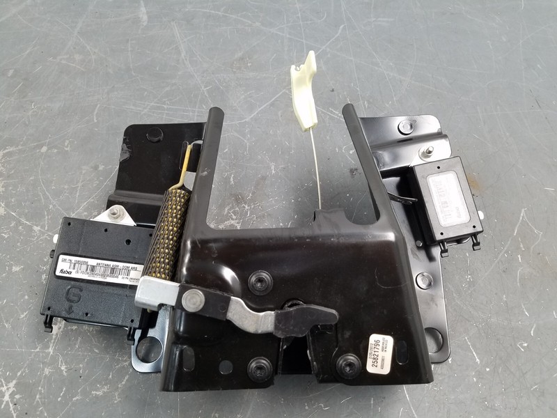 2012 Chevy Corvette C6 Grand Sport Vert Trunk Latch / Antenna #9355 S4