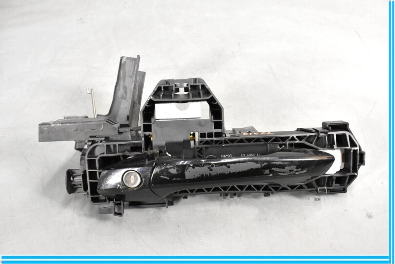 14-19 Mercedes W117 CLA250 Front Left Side Exterior Door Handle Keyless Go OEM