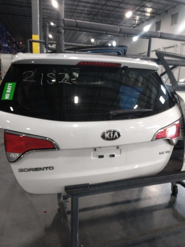 Used Deck Lid fits: 2015 Kia Sorento w/o spoiler w/o rear view camera Grade A
