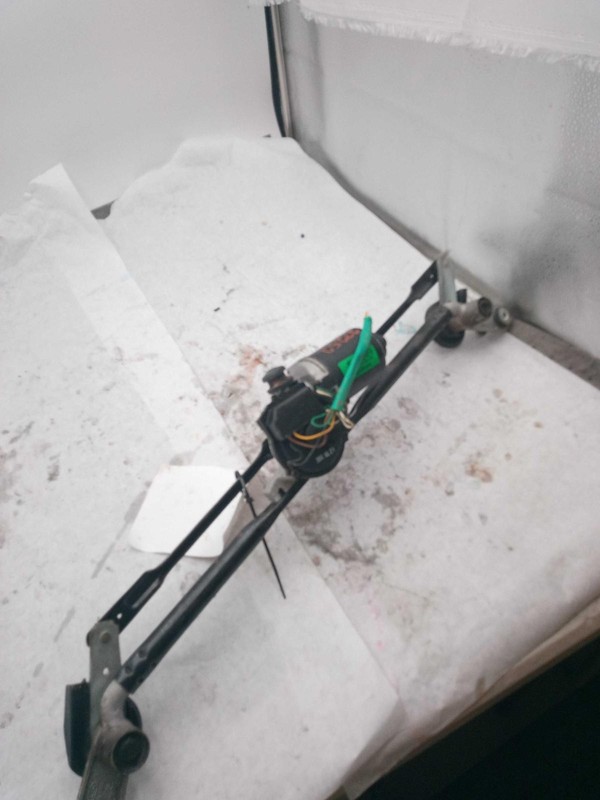 2012 KIA SOUL Windshield Wiper Motor OEM 981102K000 Grey 98K Miles