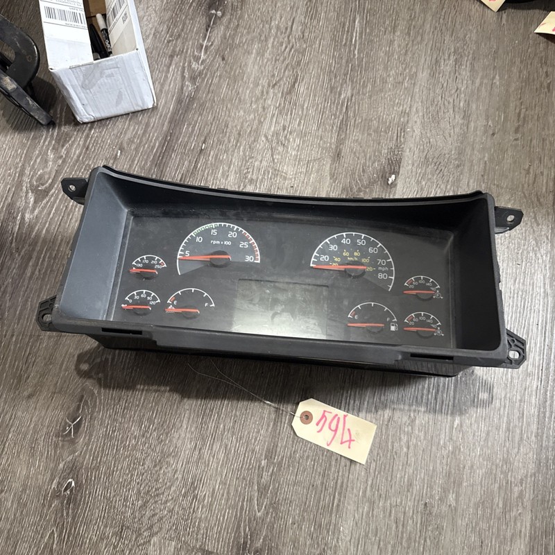 VOLVO VNL USED INSTRUMENT CLUSTER Automatic Transmission - P/N: 21844839-P01
