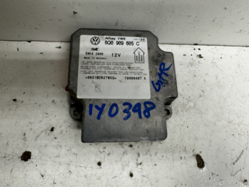 2001 Volkswagen Passat Thru VIN 049999 Occupant Module Computer ID: 6Q0909605C