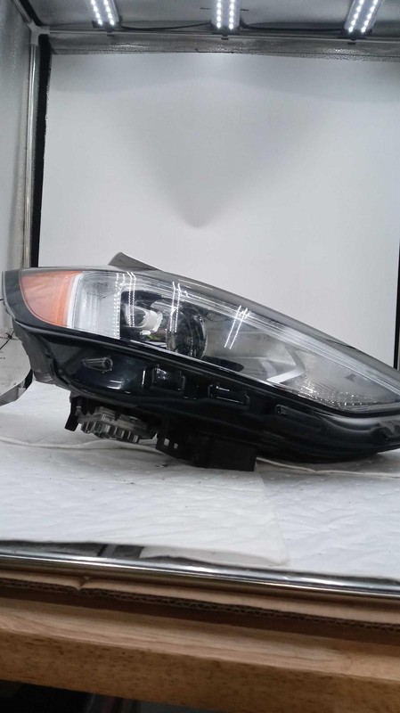2019 Ford Edge Right Headlight Assembly White OEM 31000 Miles Used