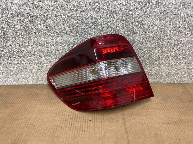 2009 to 2011 Mercedes ML350 ML-Class Left Driver Side Tail Light OEM AA5279 DW