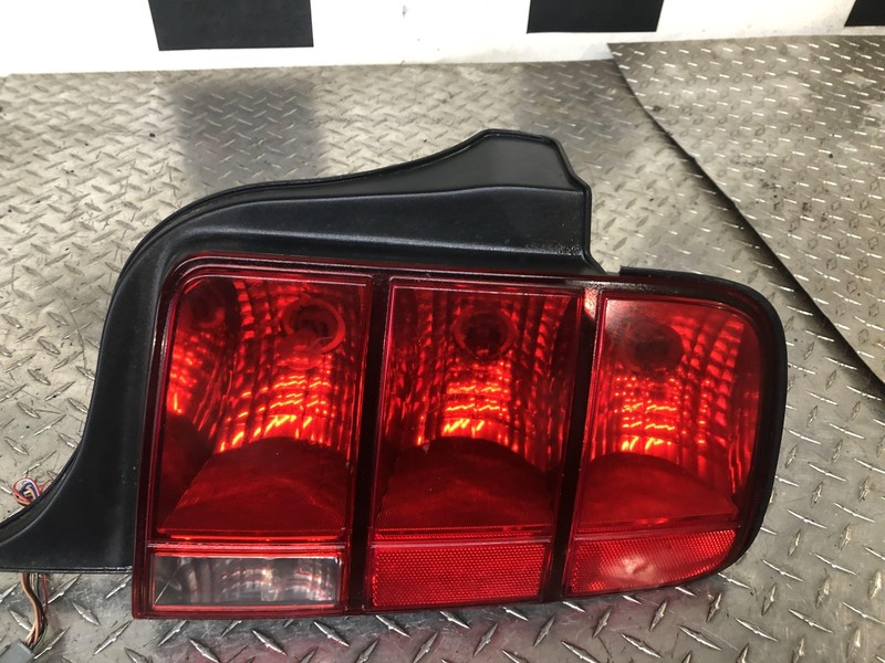 2005-2009 Ford Mustang Rear Passenger Right Tail Light Tail Lamp Oem Tested