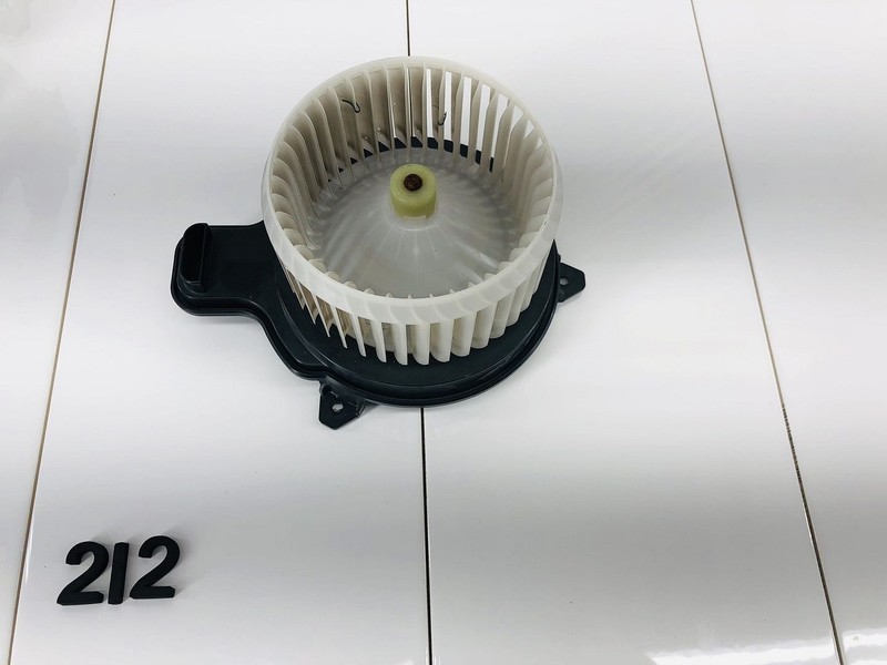 16-18 CHEVROLET MALIBU FRONT DASHBOARD PANEL HVAC AIR VENT BLOWER MOTOR OEM