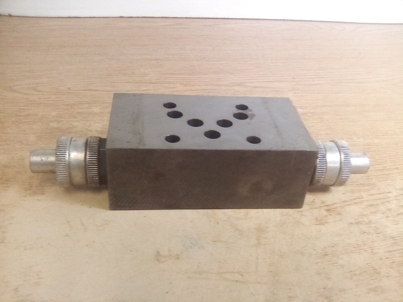 Double A NNYYC-01-L-10A1 Hydraulic Pressure Flow Control Stack Valve