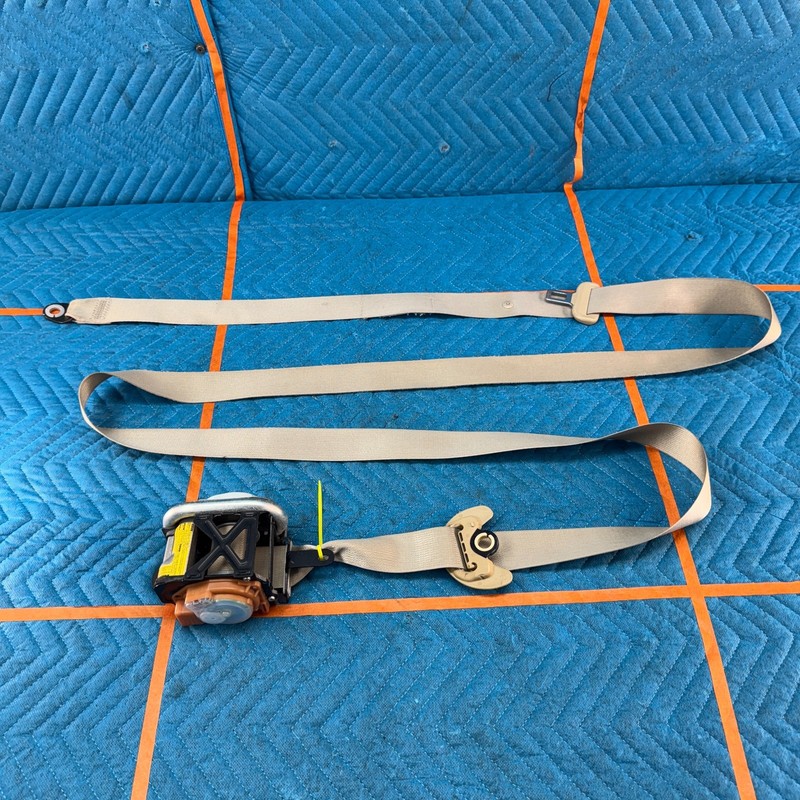 2005-2010 toyota avalon FRONT RIGHT PASSENGER SEAT BELT OEM 2028938