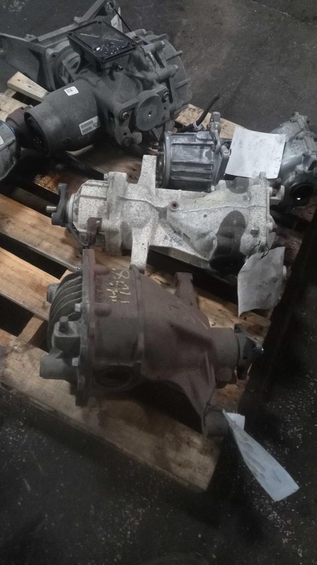 2015 Hyundai Genesis RWD Differential Carrier Assembly 3.8L OEM Used 116K Miles