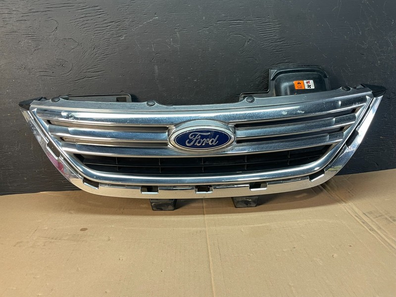 2011 2012 2013 Ford Fiesta Front Upper Chrome Grille Grill Oem v9222 DG