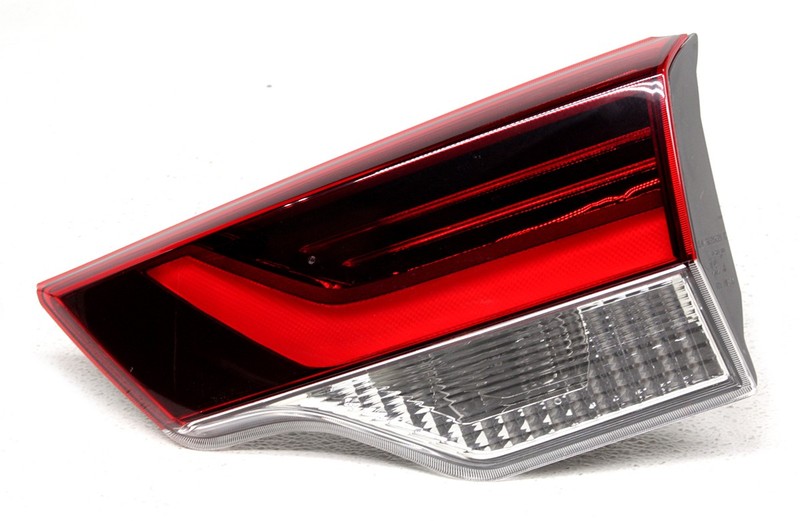 OEM Toyota Highlander Right Passenger Side Tail Lamp Lens Chip