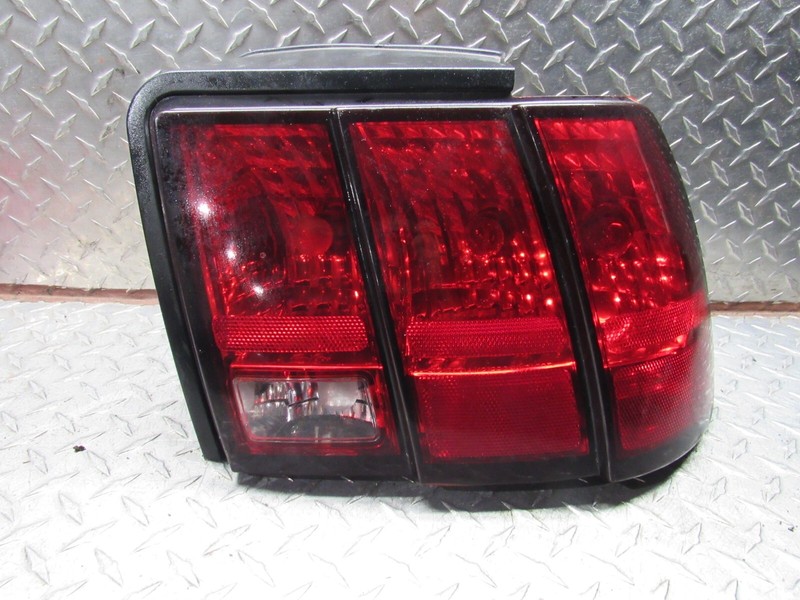 2001 FORD MUSTANG RIGHT PASSENGER REAR TAIL LIGHT LAMP