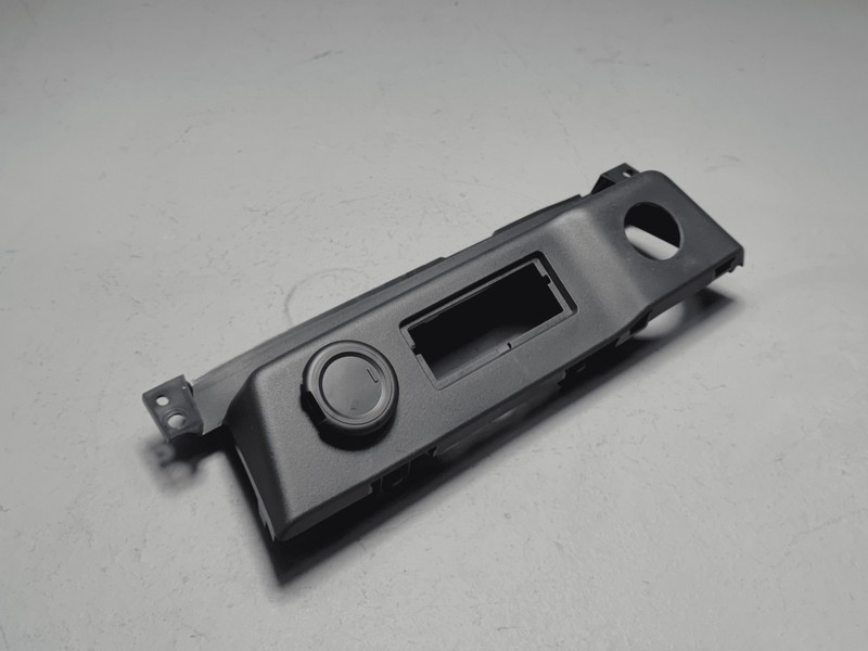 NISSAN ROGUE 2021-2023 FRONT CENTER CONSOLE POWER OUTLET TRIM COVER BEZEL OEM