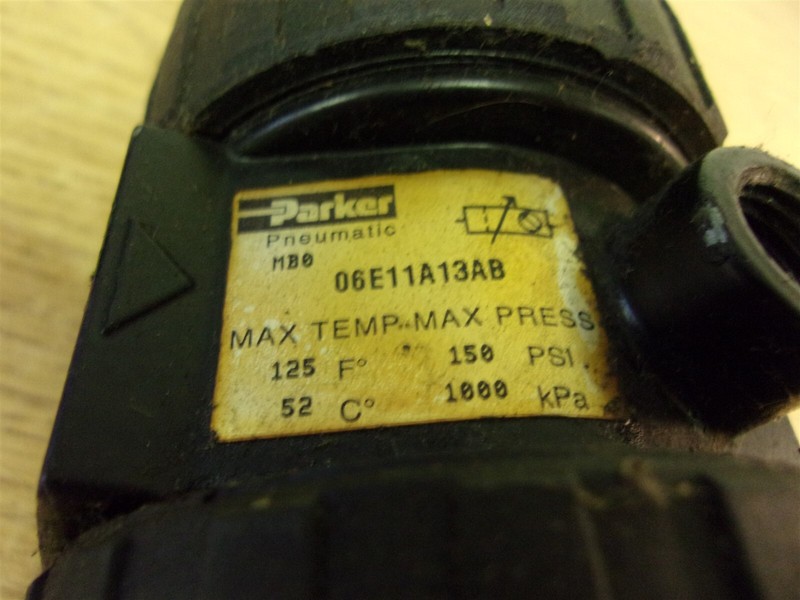 Parker Pneumatic 06E11A13AB Regulator *FREE SHIPPING*