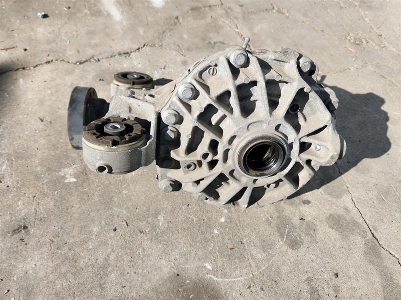 2017-2021 Land Rover Range Rover Rear Differential Carrier Lr125004 Non-Locking
