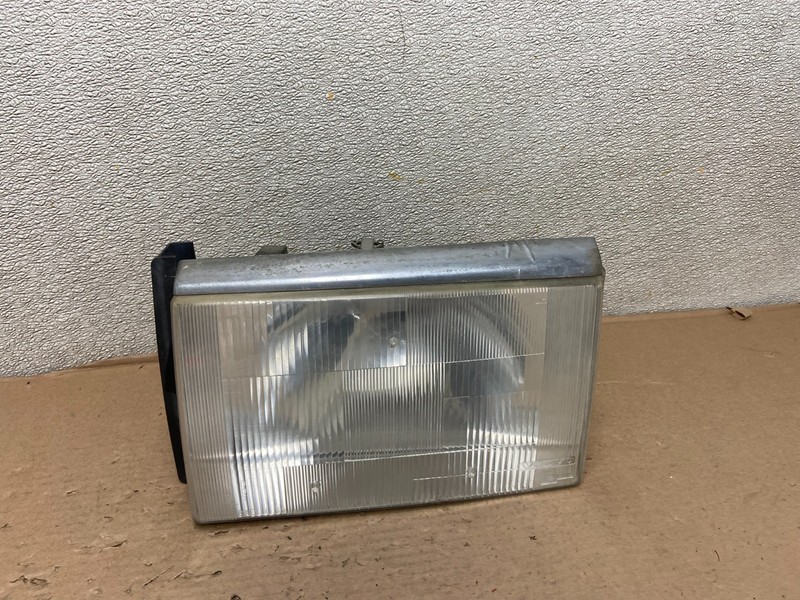 1990 to 1993 Volvo 240 Driver Left Side Headlight AB0140 DW