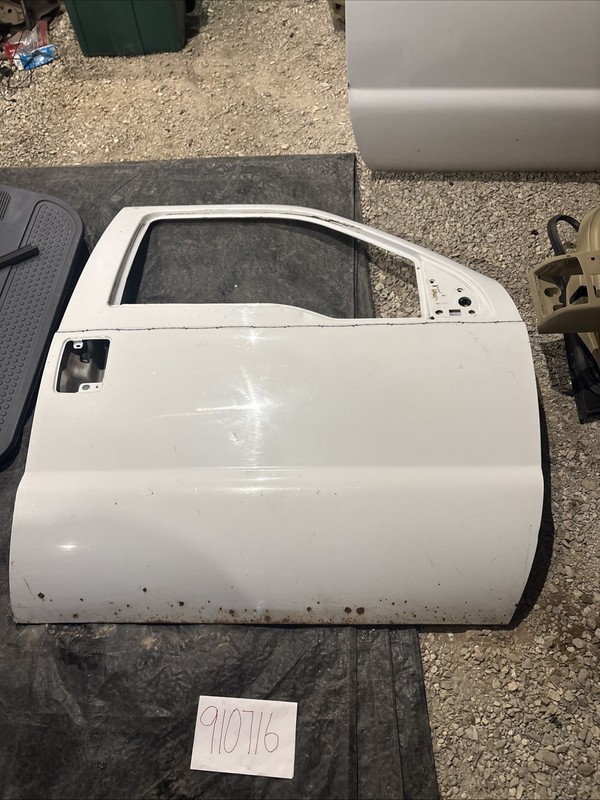 99-07 Ford F250 Front RH Passenger Door Shell Extended Cab ( Local Pickup Only!)