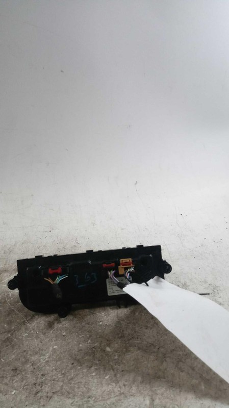 2021 Volkswagen Tiguan A/C Selector Switch OEM 5NN907044AF Silver 60K Miles