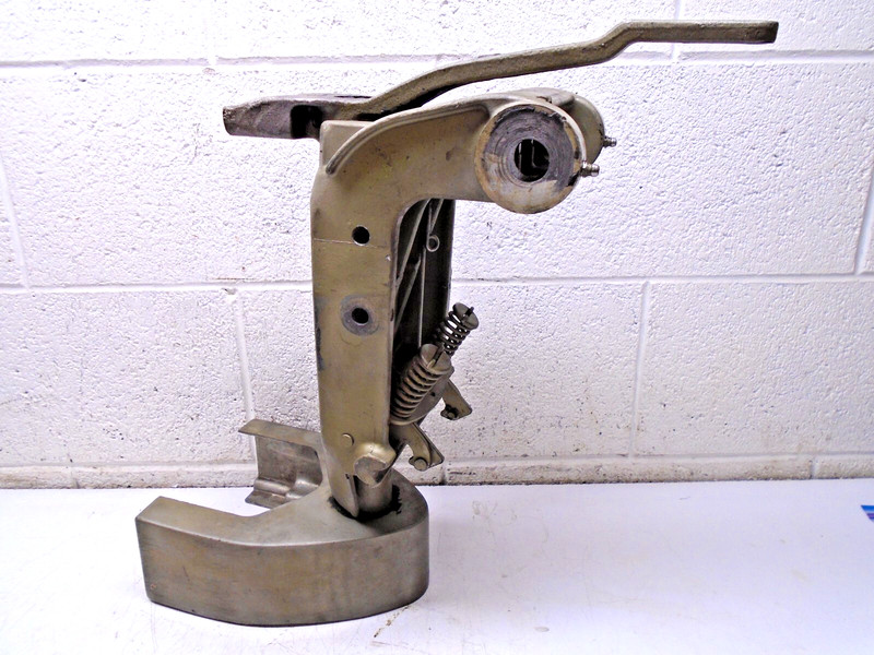 CF5 Johnson Evinrude 50hp Swivel Bracket Pivot Arm Shaft Long 385539 317730