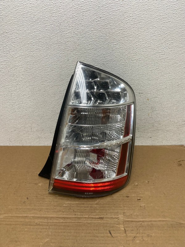 2006 to 2009 Toyota Prius Tail Light Right Passenger Side AD3896 LK