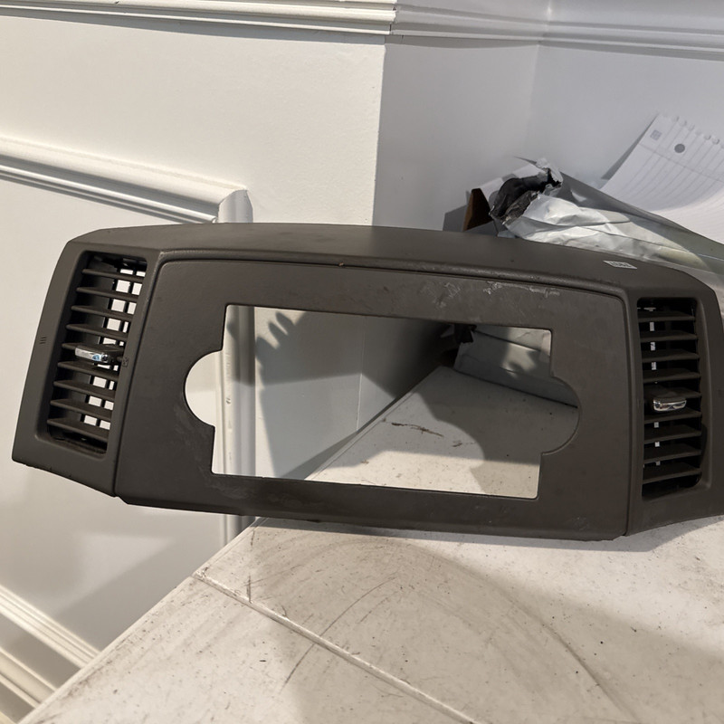 2005-2007 Jeep Grand Cherokee Radio Nav Bezel w/o Center Vents genuine OEM Mopar