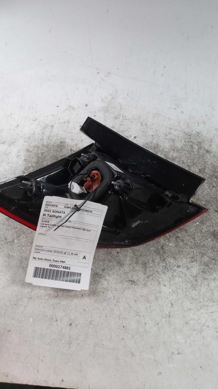 2021 Hyundai Sonata Right Tail Light Assembly White OEM Used 40K Miles