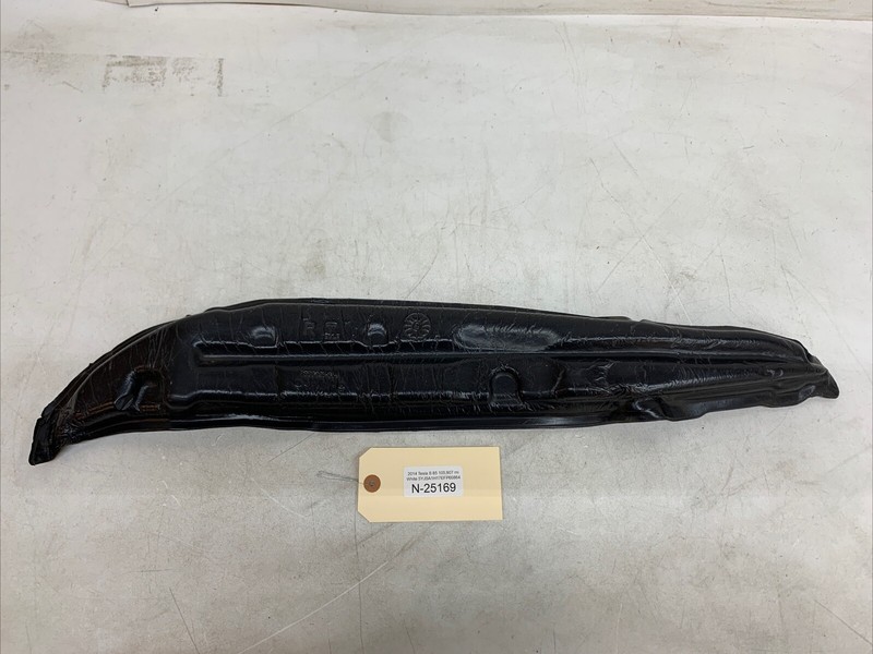 2014 Tesla Model S Front RH Passenger Fender Rearward Insulator Pad OEM 25169 M6