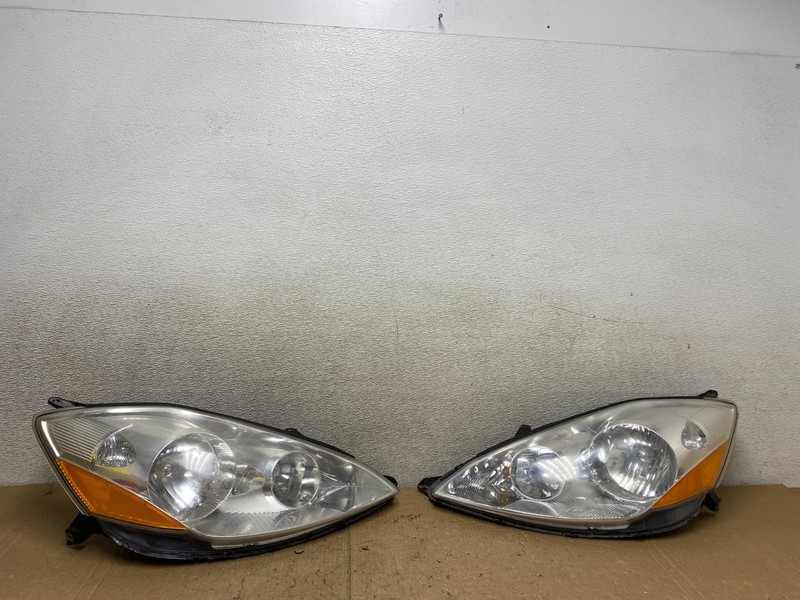 2006 to 2010 Toyota Sienna Left+Right Side Set Headlights Halogen V3682 DW