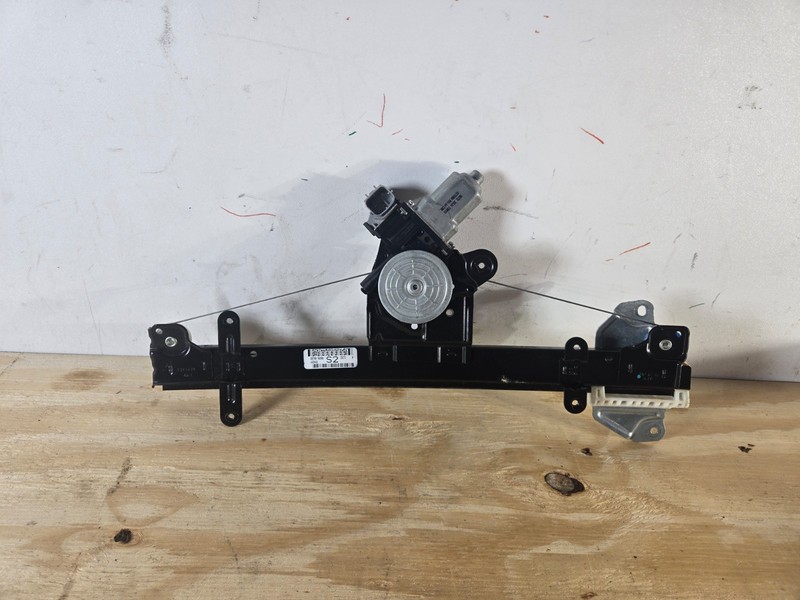 2013-2019 Nissan Sentra Right Front Door Window Regulator Motor RH Side OEM 5317