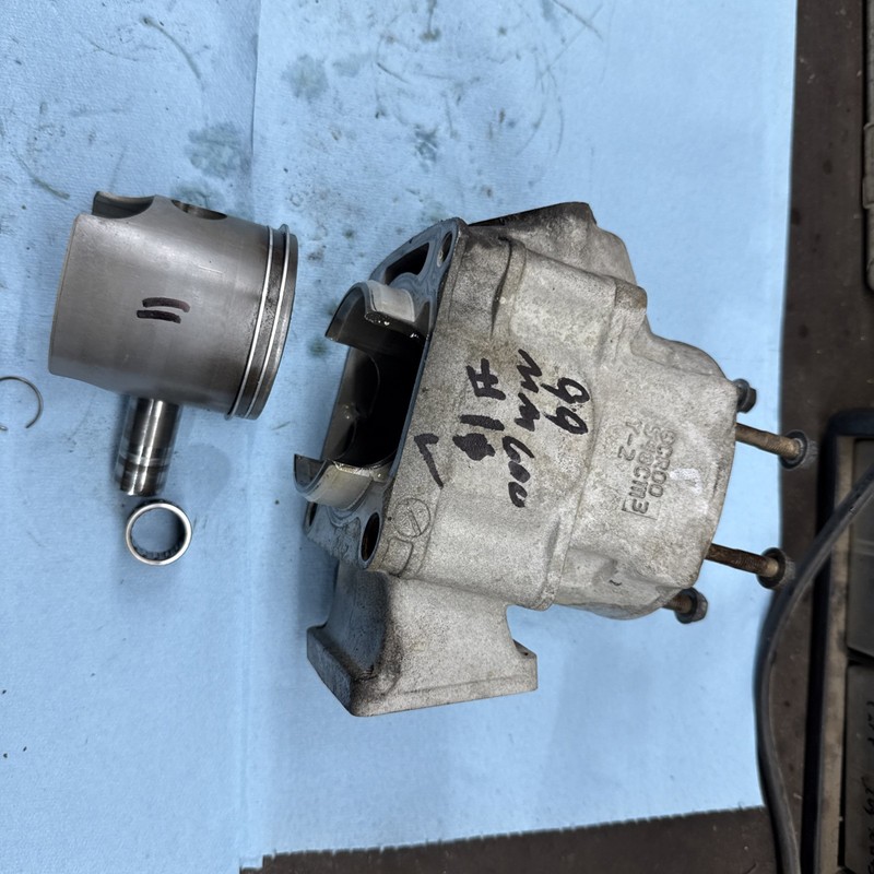 1999 Yamaha Moutain Max 600 Snowmobile Cylinder Jug Piston 11