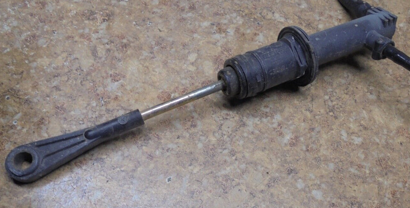 2002 Saturn SC2 SC 2 S Series Clutch Slave Cylinder Master Assembly LuK DB07HD60