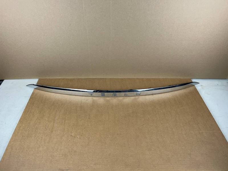 ✅ 16-20 Tesla Model X Liftgate Applique 1035369-00-D /broken