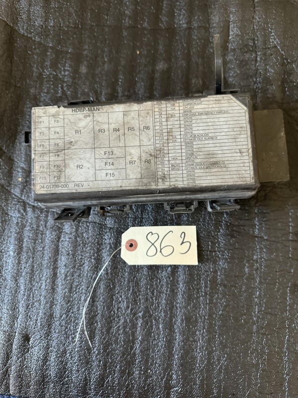 FREIGHTLINER CASCADIAFUSE BOX - P/N: 24-01739-000